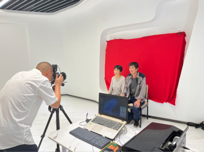 鏡頭記錄溫情 專設(shè)服務(wù)點，攝影服務(wù)走進村民家門口